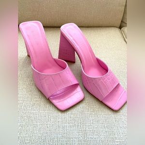 Billini Quinn Rose Heel (Pink!) NWT